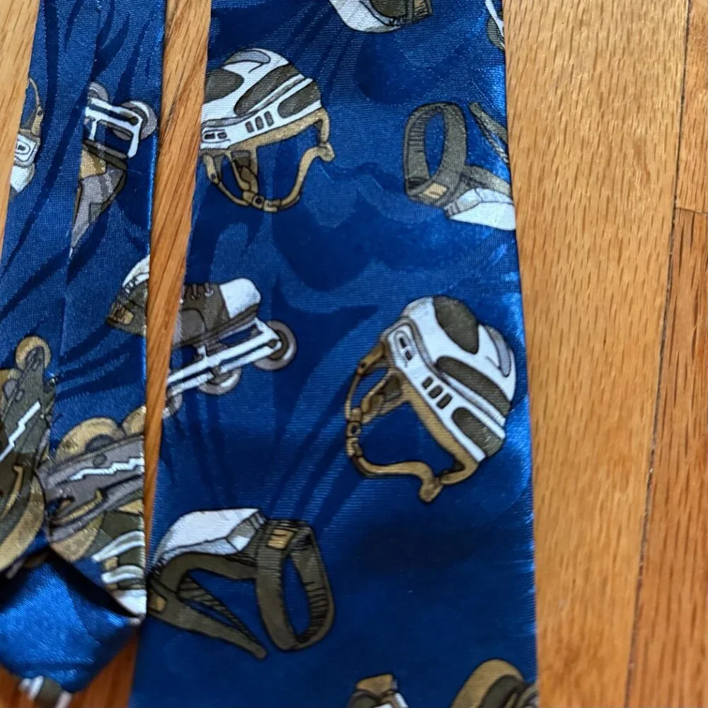 Jordache Concepts Tie ~ Rollerblade & Helmets